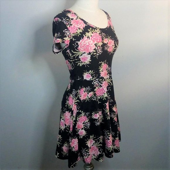 No Boundaries Floral Dress - Picture 2 of 6